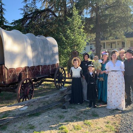 Wolf Creek Inn & Tavern Экстерьер фото