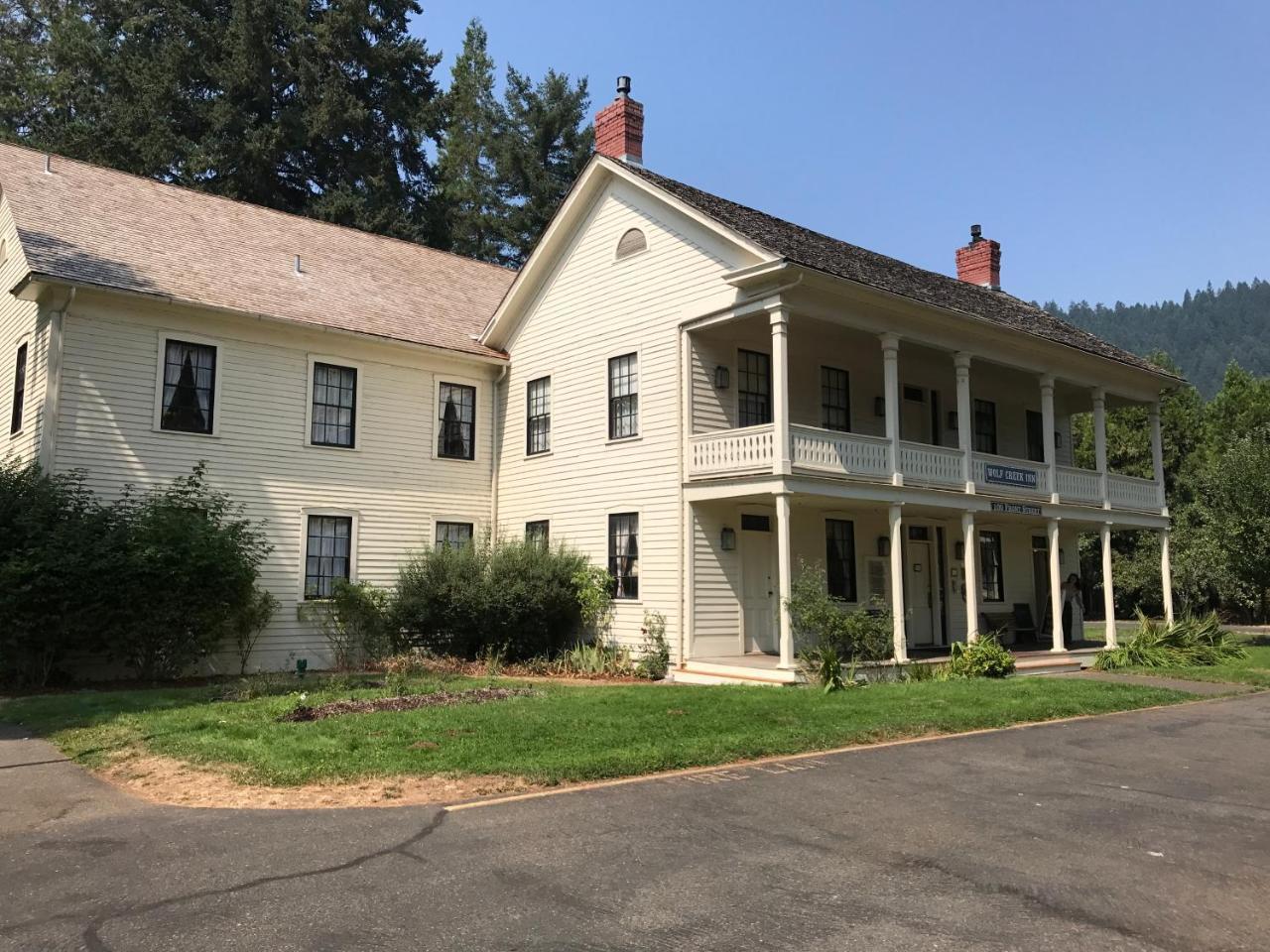 Wolf Creek Inn & Tavern Экстерьер фото