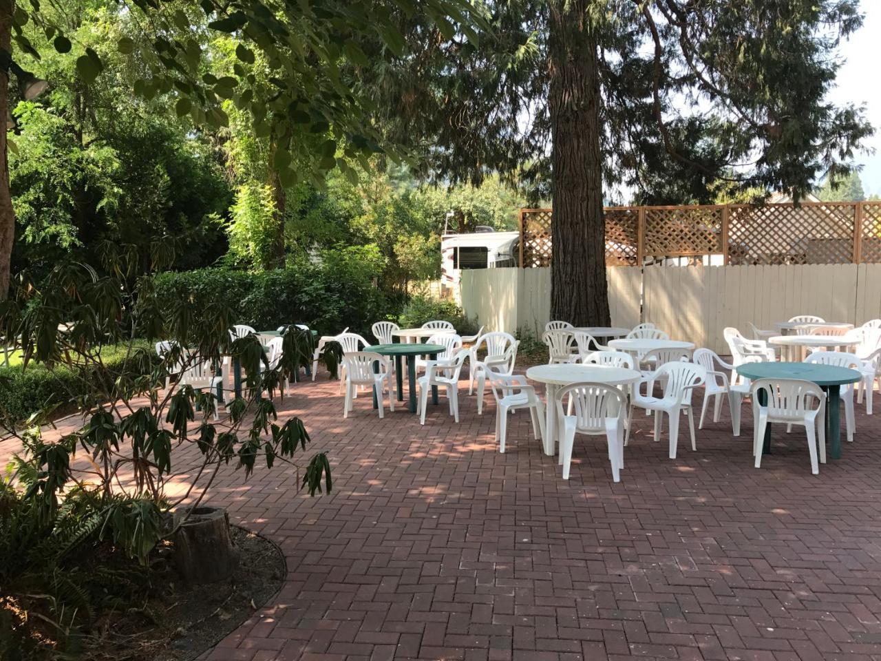 Wolf Creek Inn & Tavern Экстерьер фото