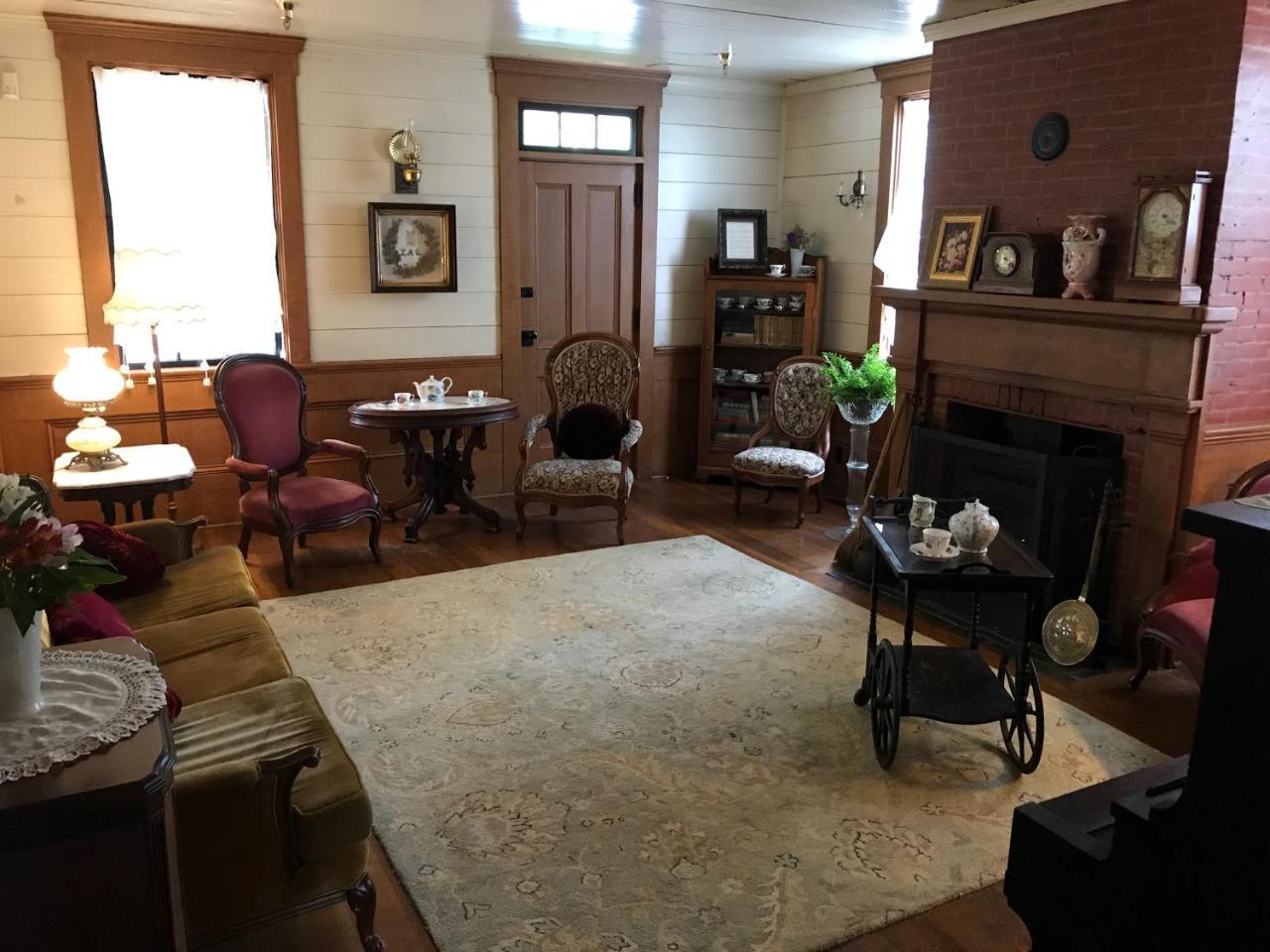Wolf Creek Inn & Tavern Экстерьер фото